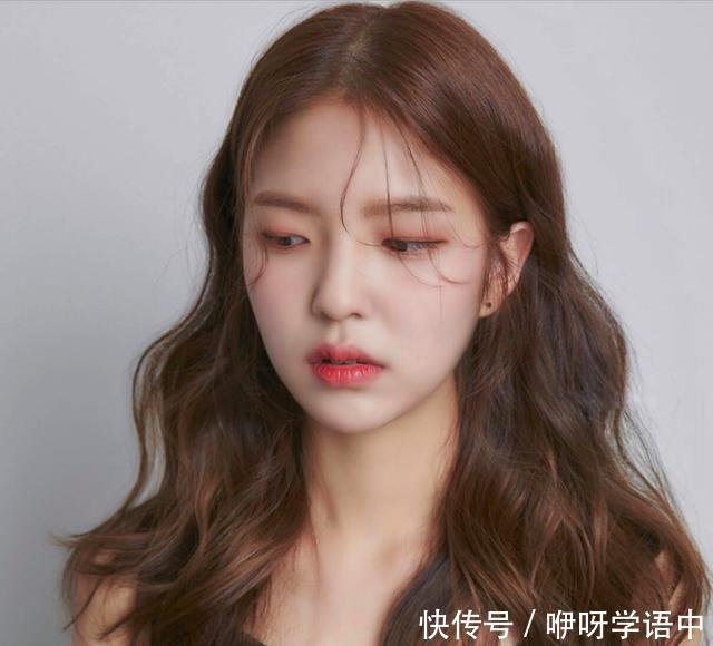  [气质]拒绝发型过于“学生气”，这三款发型随意又高级，女神气质难挡！