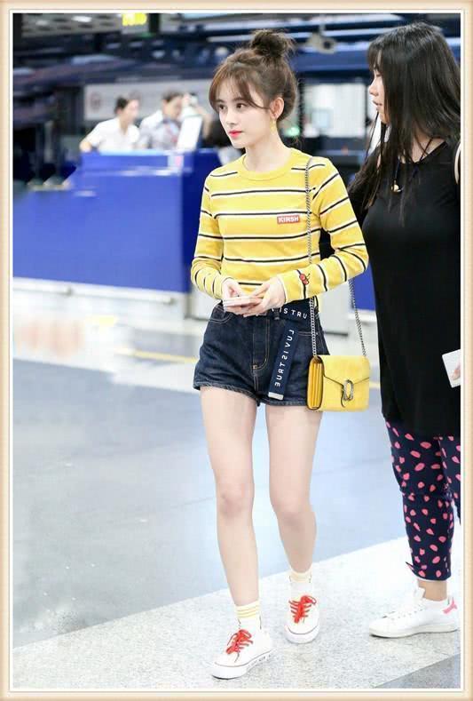 鞠婧祎腿夹的真高明！一丝缝隙都没有，把张哲瀚礼貌眼都逼出来了