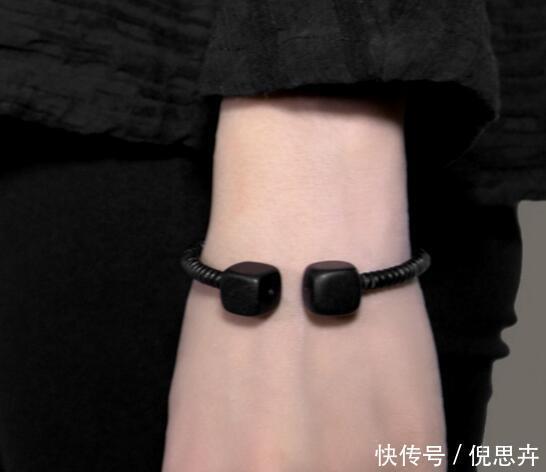 手链:戴银手镯已经过时了,今年开始流行戴这样的手链,超好看