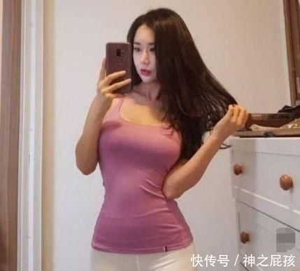  『底裤』街拍：动人匀称的紧身打底裤美女，修饰出完美的腿部线条
