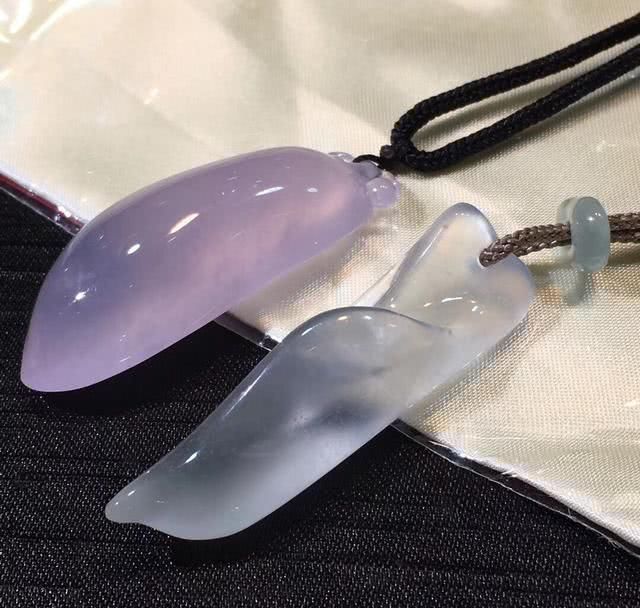  翡翠首饰的一般：翡翠误区：翡翠适合年纪大的人佩戴