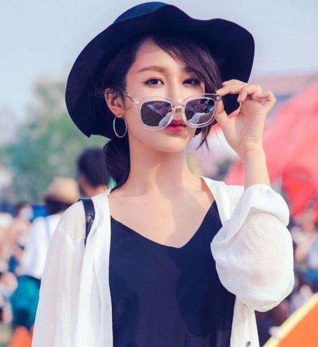 杨紫深夜发4字秒删误解要分手，隔天分手消息成真，张雪迎躺枪