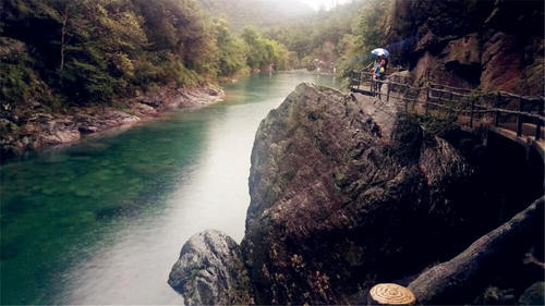 与黄山齐名,有安徽“九寨沟”之称,人间仙境让游客流连忘返