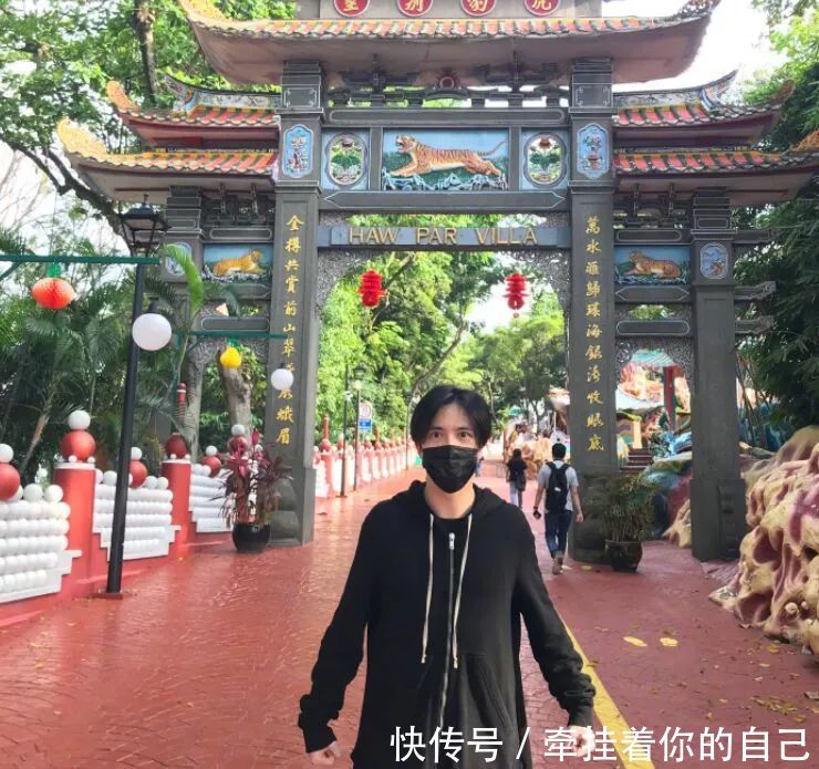 薛之谦扮熊参加粉丝婚礼,网友:原来你是这样