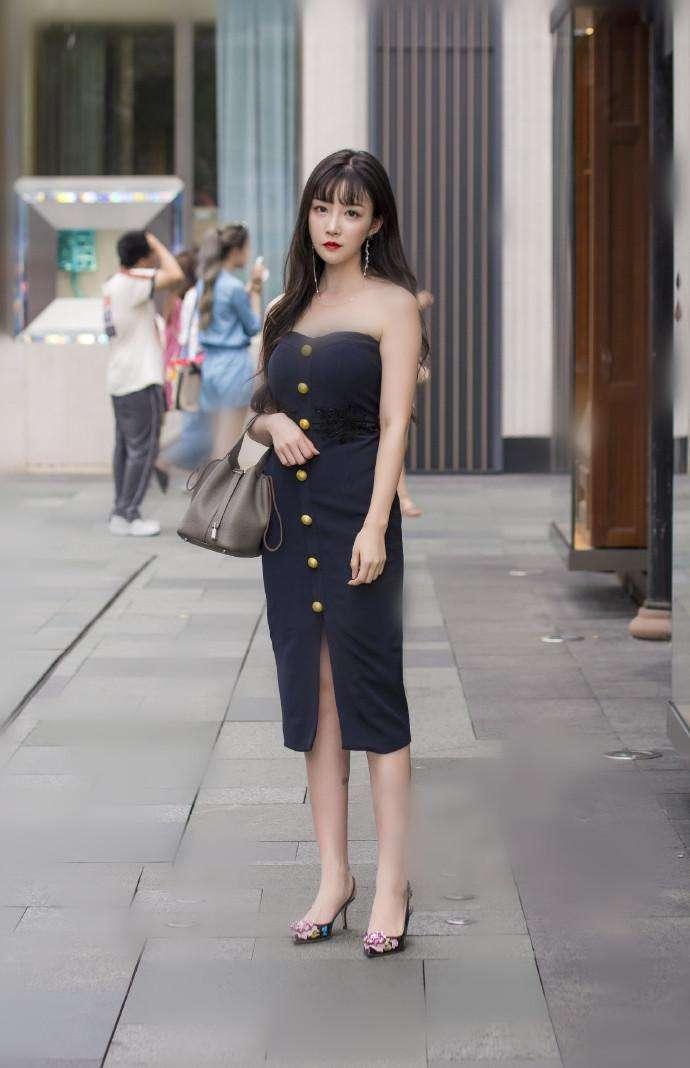 成都街拍：美女们清凉可爱的装扮，已成为大街上独特的风景！