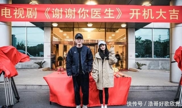  【豪车】杨幂疑似被迫停工已返京回家，豪车内晒父亲爱宠，爸爸单手托鹦鹉