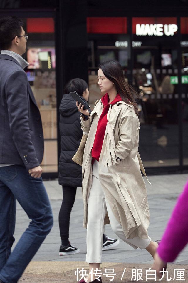  『美丽动人』美丽动人的美女街拍身姿丰盈的美女，真时尚