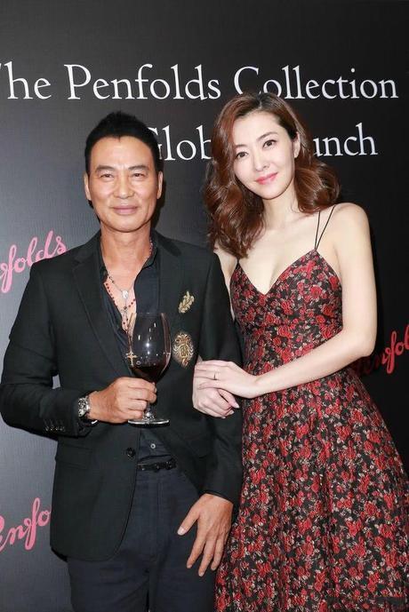 熊黛林身材好就是任性，俗气的吊带裙穿的如此高级，女人味十足！