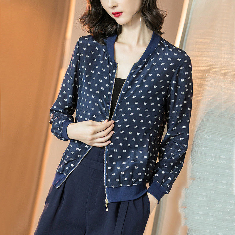 1米6以下女人，秋天别穿风衣!试试这一种薄外套，时髦又显腿长