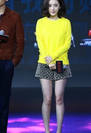 当31岁杨幂和29岁杨颖同穿短裤，终于明白保持少女心的重要性！