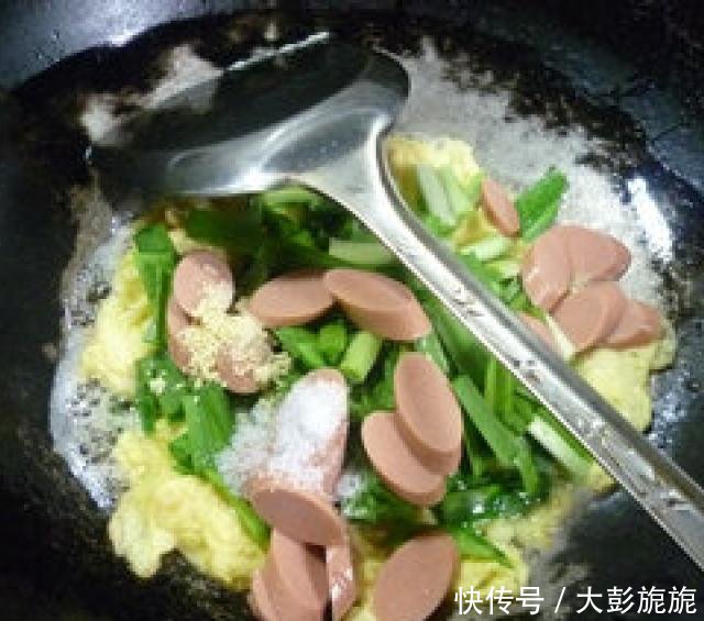  『小炒』牛肉肠炒鸡蛋，鲜香美味的小炒，做法简单便捷