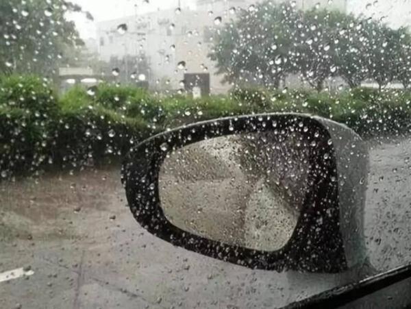 4个雨天驾驶技术，第3个很多司机都没注意，全会说明是开车高手