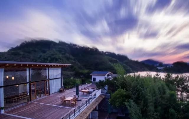 40岁大叔为钓鱼买下一座岛,改造破屋成海景房,真过瘾