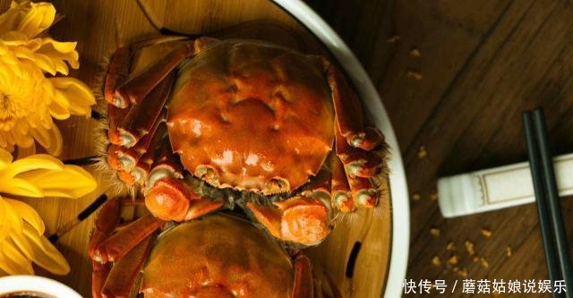 『坐在』周末快下江南吧!坐在湖边吃大闸蟹才痛快
