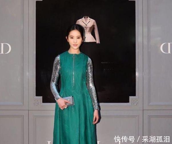 刘亦菲又任性了！“开膛”裙再次突破尺度，网友让人大饱眼福！