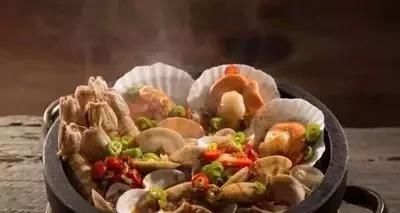  沥干油分■八道新派粤菜，用料广泛、手艺精湛