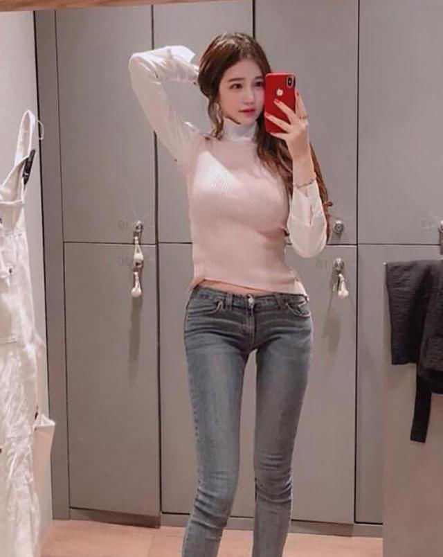  些女孩：牛仔裤塑造完美身型,衬托优雅气质,展现女人迷人风采!