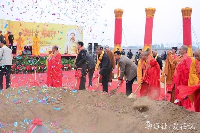 唐宗种下一“神树”，枝繁叶茂千余年，寺庙改建，一场雷击变朽木