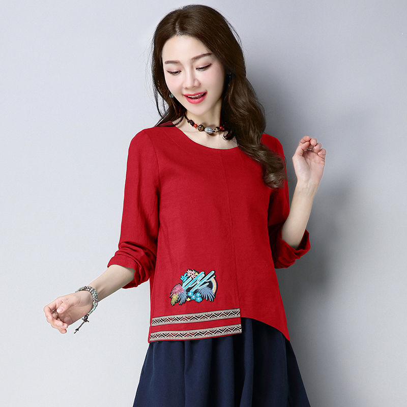 厉害了，小姐姐真会穿!出门“卫衣”搭短裙，显高显腿长，洋气炸