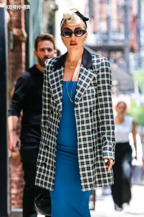 Gaga真厉害！紧身连衣裙穿出“孕味”，网友：肚子比胸都大