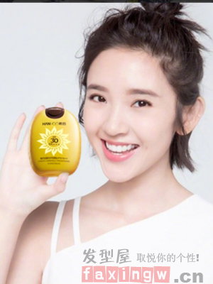 清新甜美的女生丸子头 好看的人都在扎这款发型