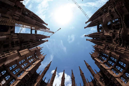 盖了136年终要完工的烂尾楼！结果被曝是违章建筑，被罚款近3亿元