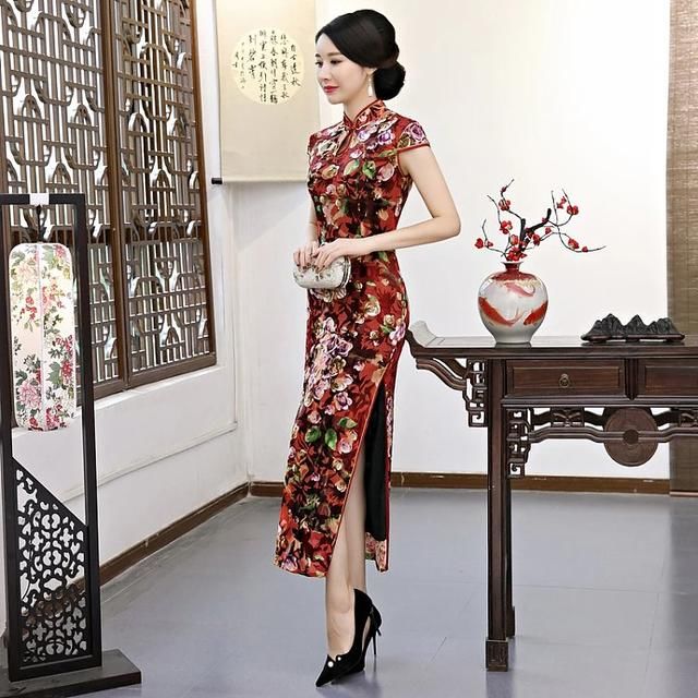 “贵”的质感，金丝绒旗袍与女人完美契合！