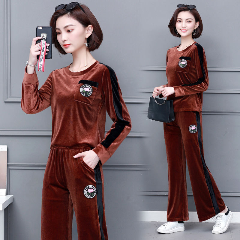 今年流行金丝绒运动卫衣，保暖还很洋气，穿上很好看