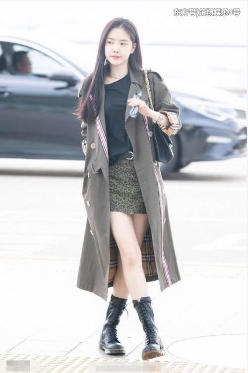 孙娜恩只是穿了件风大衣，168身高走出2米气场，大长腿太吸睛
