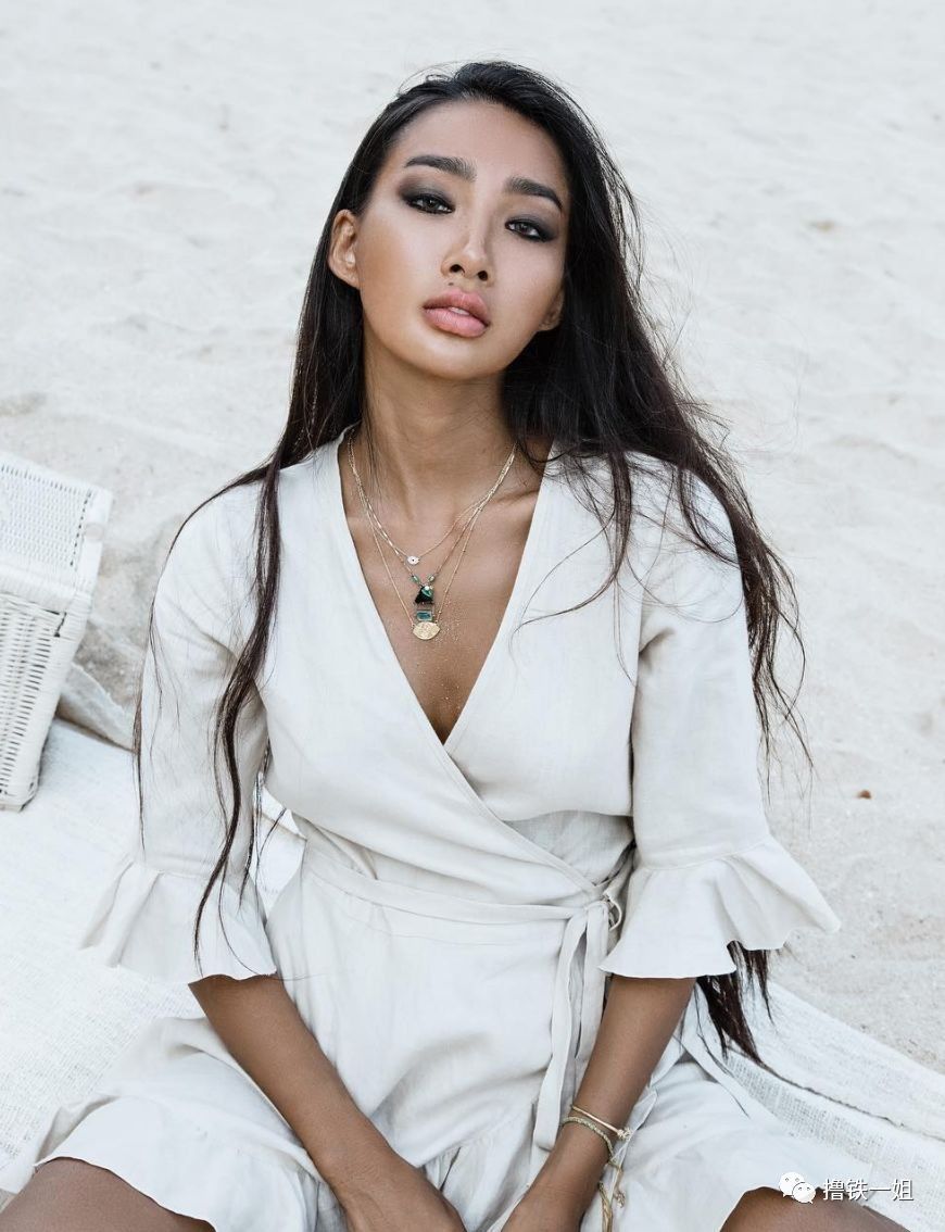 南韩第一蜜桃臀竟然是超模版王菊，蚂蚁腰逆天了!