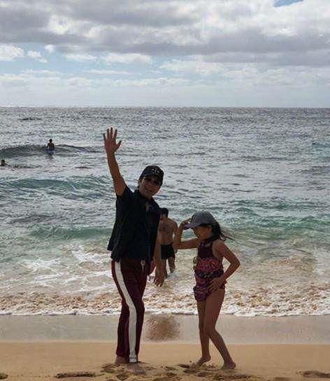  『牛莉』牛莉首曝神秘老公正面照，并不是郭冬临，原是他啊！一家三口真幸福