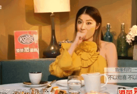 脸再大也拒绝整容，回怼代孕传闻，她是香港最后一个天后