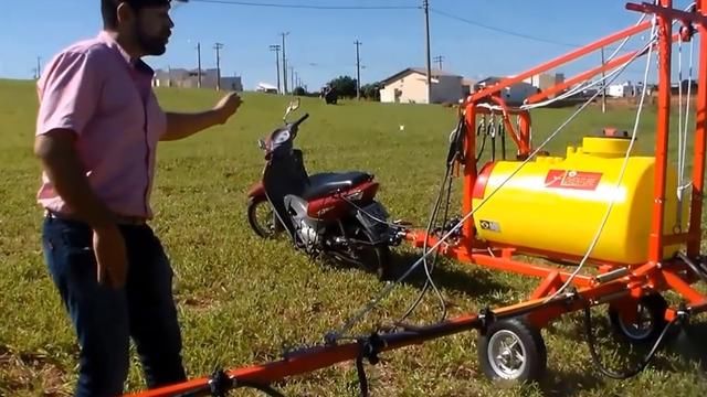 英国四十岁大叔发明自行车喷雾机，不用油和电，成本100块钱