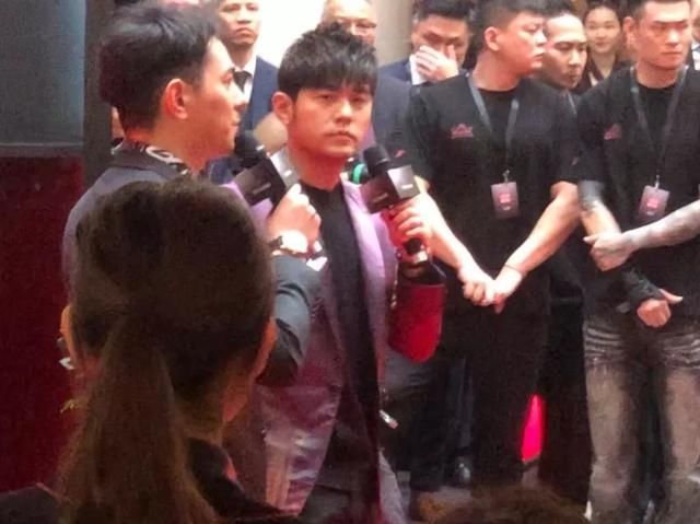 滤镜:欧阳娜娜未P生图曝光:失去粉丝滤镜,立马就现了原形