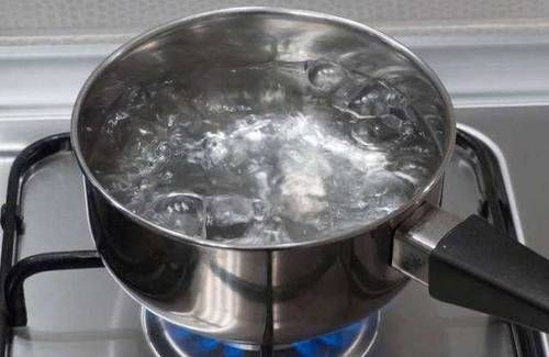 真相来了！听说隔夜的开水会致癌，是真的吗？听听专家怎么说