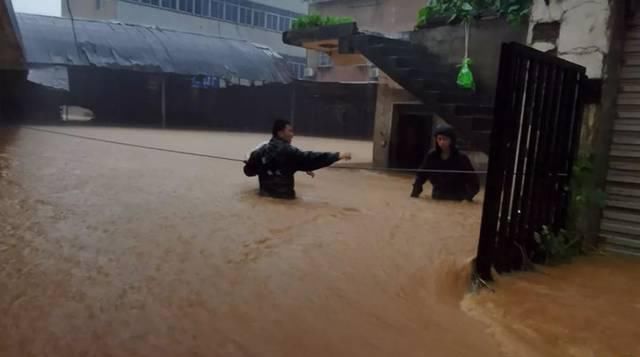 24小时最大降雨量418毫米，安徽多地遭暴雨袭击，60个县市发预警