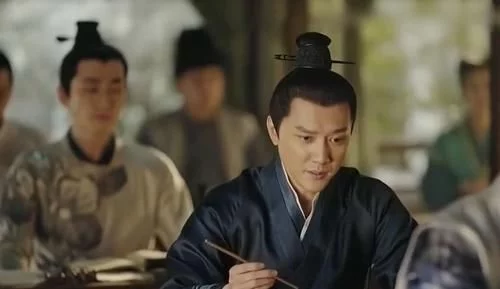 书中自有颜如玉，书中自有黄金屋，其实出自一首诗，上一句更霸气