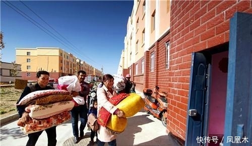 “合村并镇”一旦开始, 4个“红包”家家有份, 专家: 农民偷着乐