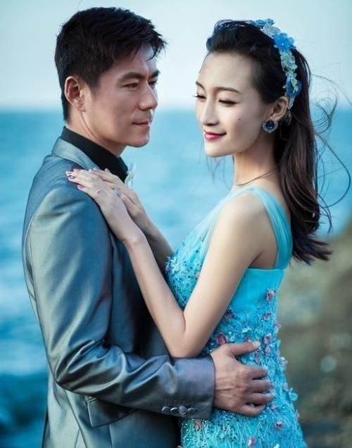 【专业户】他是“坏人专业户”,曾是服务员出身,今与30岁娇妻让人羡慕!