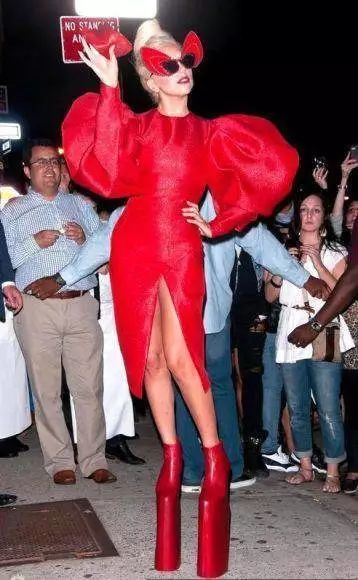 10cm高跟鞋叫恨天高,baby:20cm才算高跟,她却说20cm只算平底鞋