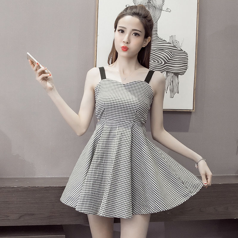 女神级别的吊带连衣裙，穿上气质感满满的，迷倒你的他