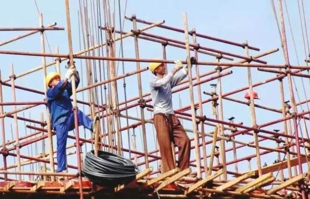  「农民」为什么年轻人不愿意当建筑工人？原因太现实了