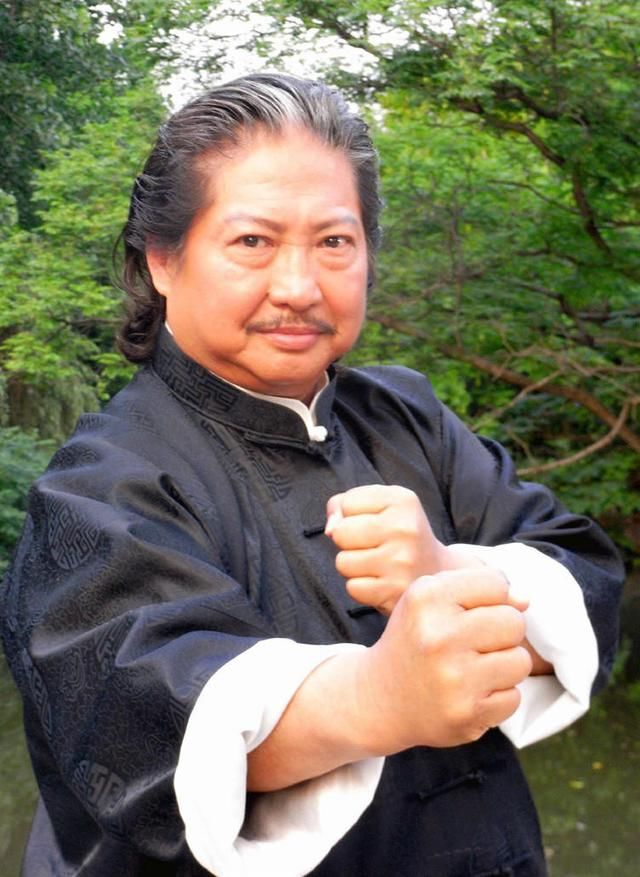 谢楠外婆去世吴京被放黑白照，这些明星也曾遭遇“被死亡”