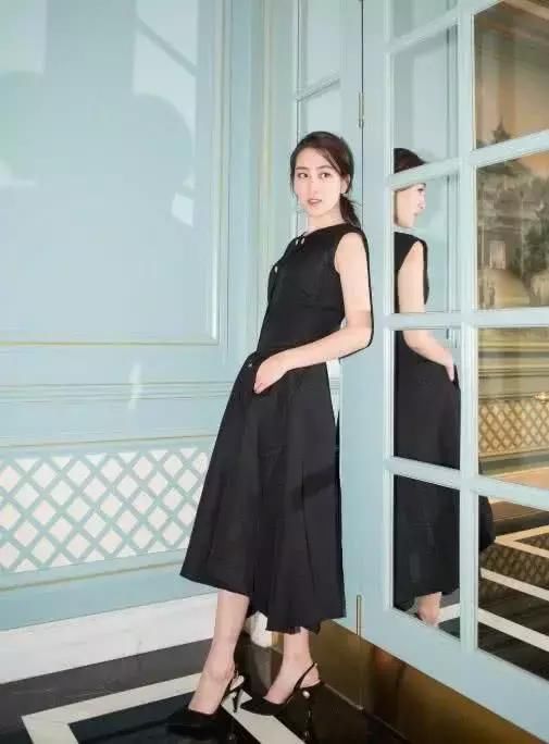 马苏这裙子是拖到染缸里去了?看起来色差也太大了，却意外好看!