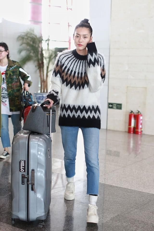  『喇叭裤』个子比较矮的女性都会羡慕高个子女性，但看到这穿搭，矮个子女性气质飙升