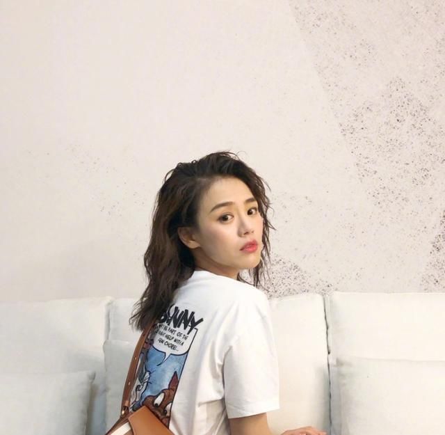  看上去更加■高跟鞋优雅时尚,让都市女性更显魅力姿态