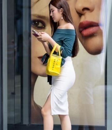 「女人」短裙尽显甜美风格,更有立体感,更突显女人优雅年轻的魅力
