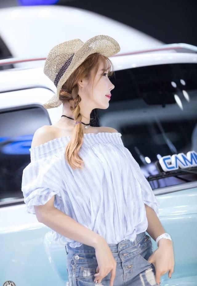  『性感』街拍；性感妩媚又有个性，照着穿你也可以是温柔女神