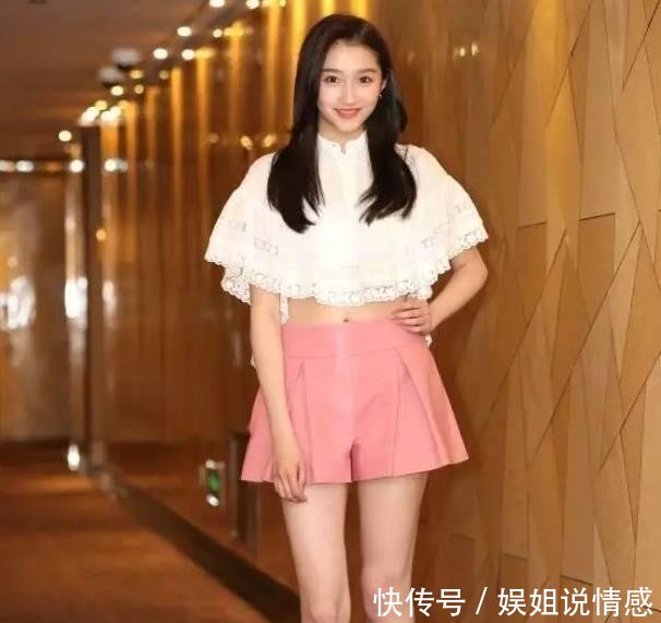 看了关晓彤这宽胯肥腰都要怀疑人生，真不知鹿晗每天怎么度过的！