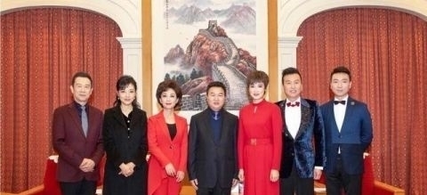 「 思思」51岁周涛同框33岁李思思像同龄人，快来看看吧央视主持人合照